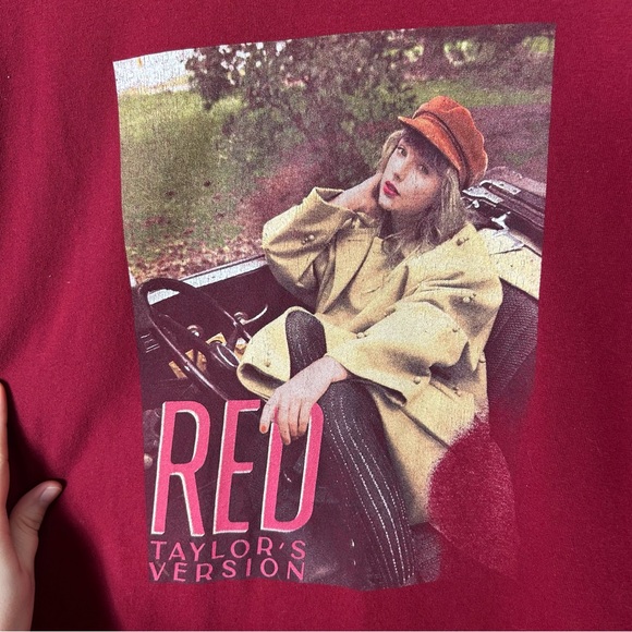 Taylor Swift Shirt Red Taylor's Version Long Sleeve Print Album Photo Shoot L - Picture 6 of 9